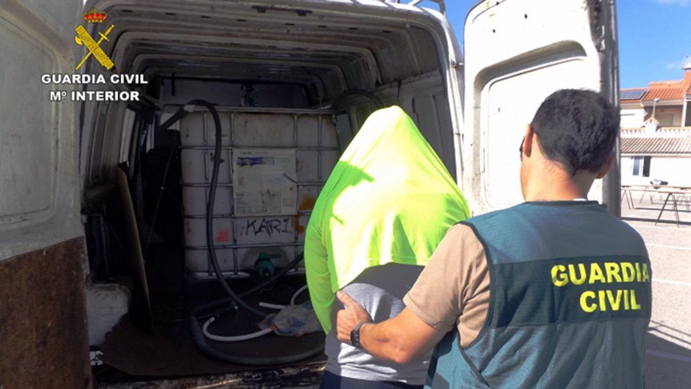 Detenidos dos hombres por robar 4.000 litros de combustible de tres camiones en el polígono de Mula