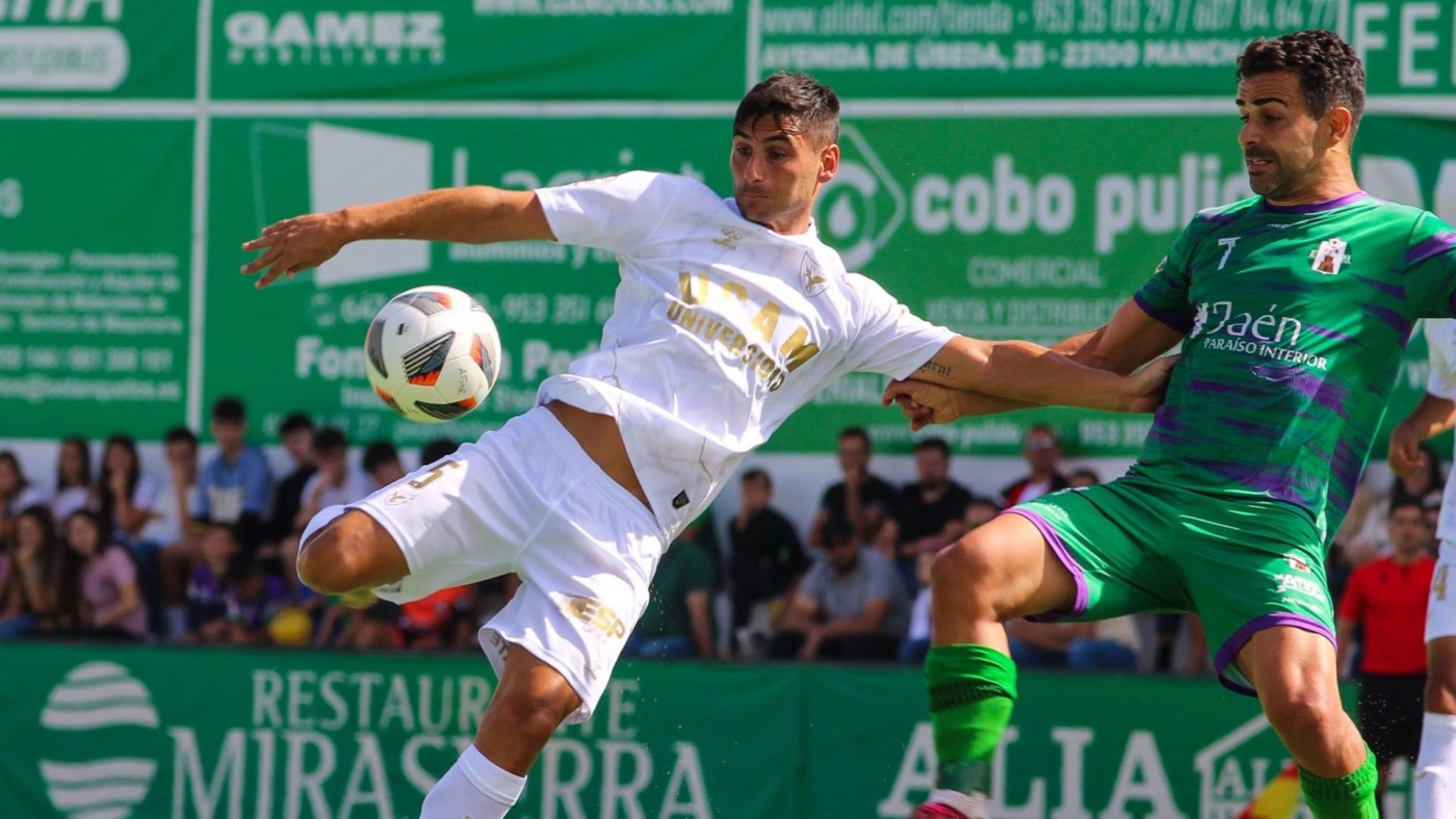 El UCAM Murcia sigue atascado y empata en Mancha Real (0-0)