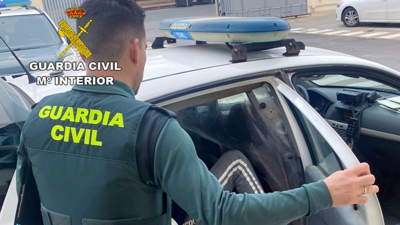 Detenido en Murcia un joven que simuló ser policía para robar en un domicilio 