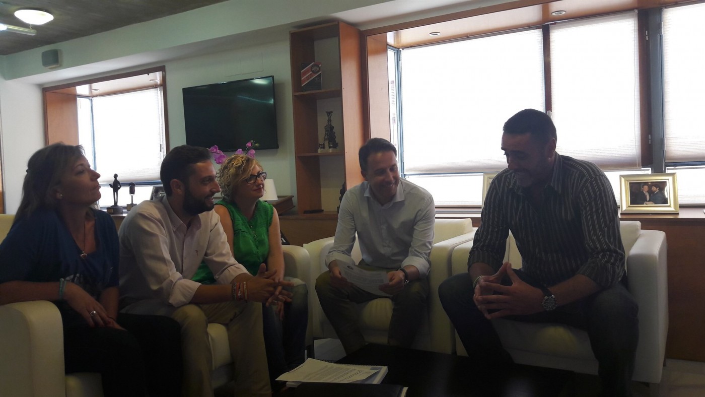 Reunión entre ayuntamiento y trabajadores