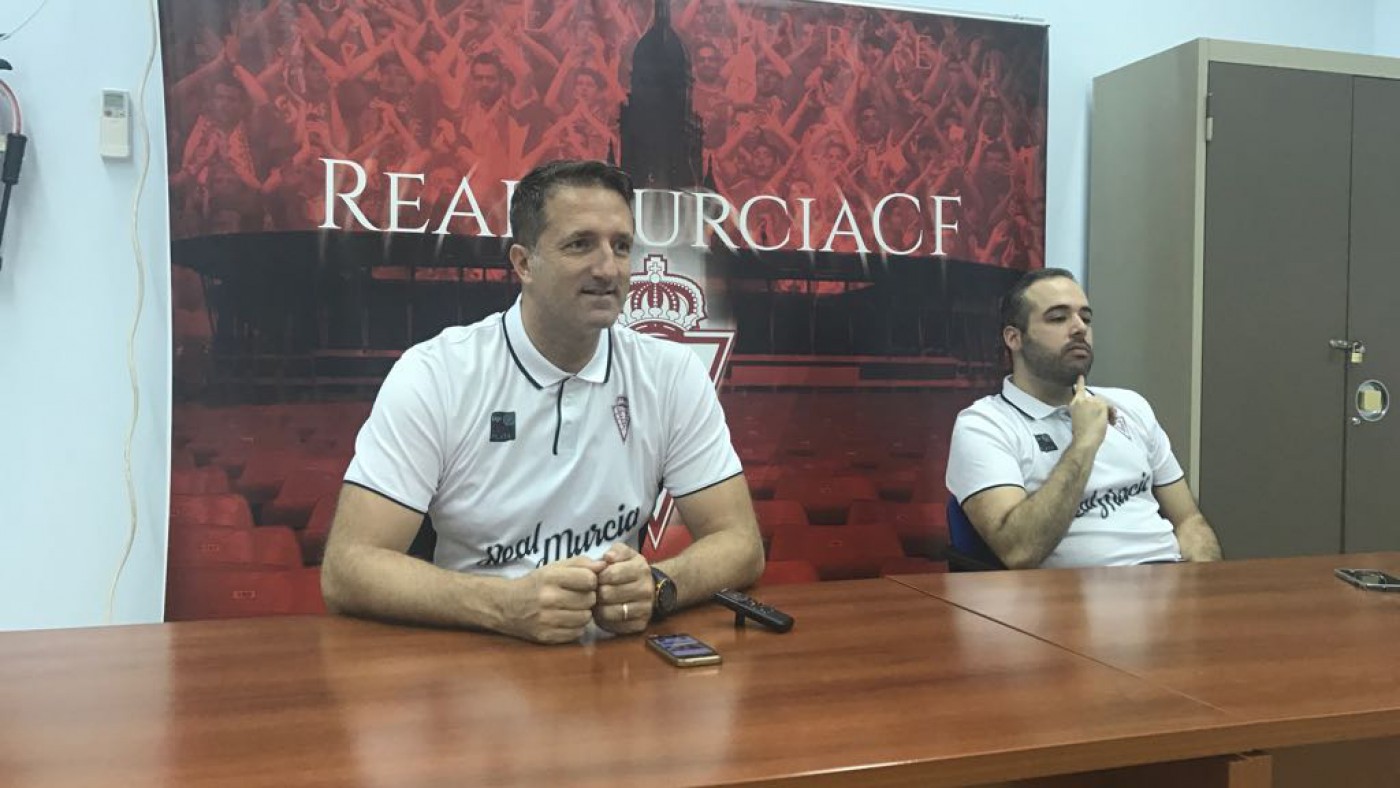 Quini García hoy en rueda de prensa (foto: Real Murcia Baloncesto)