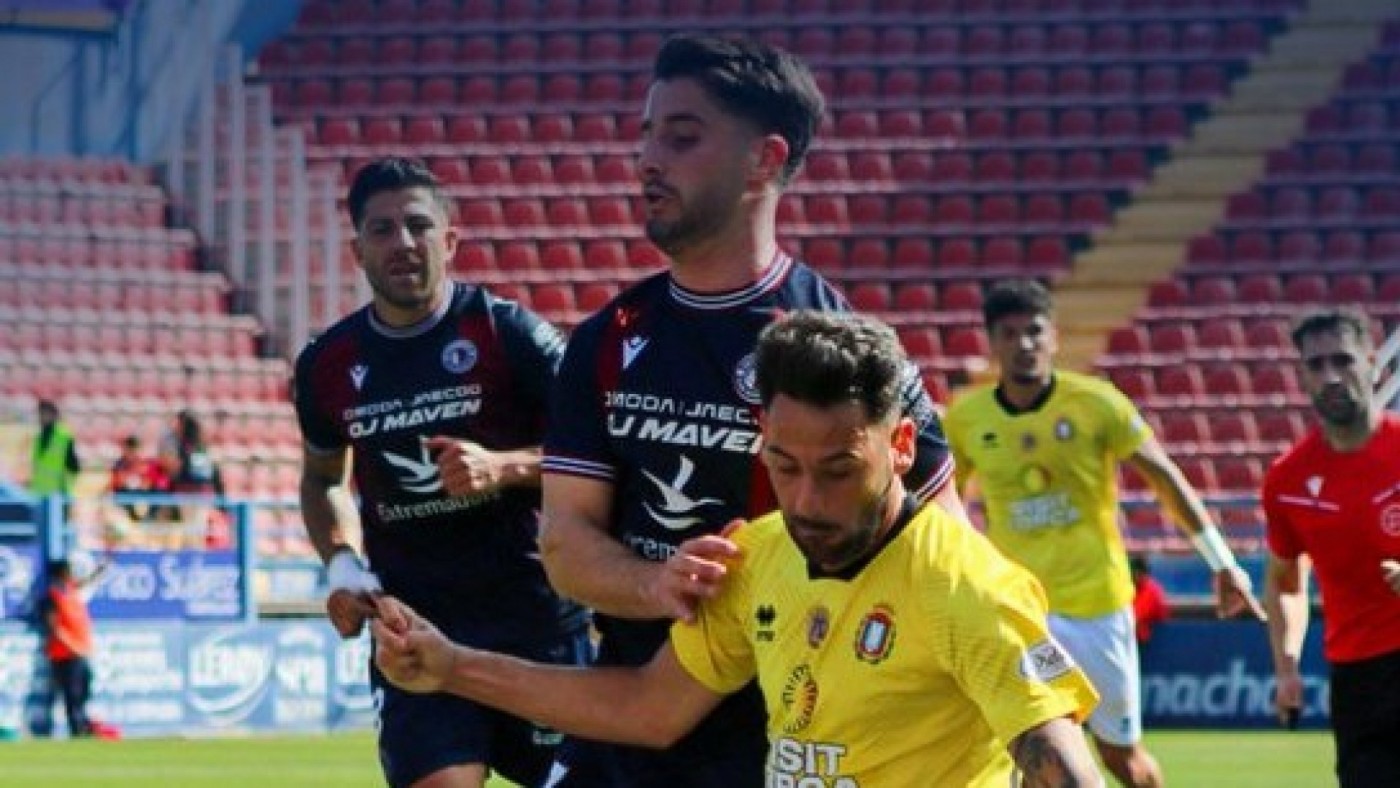 El Extremadura tumba al Lorca Deportiva (3-0)