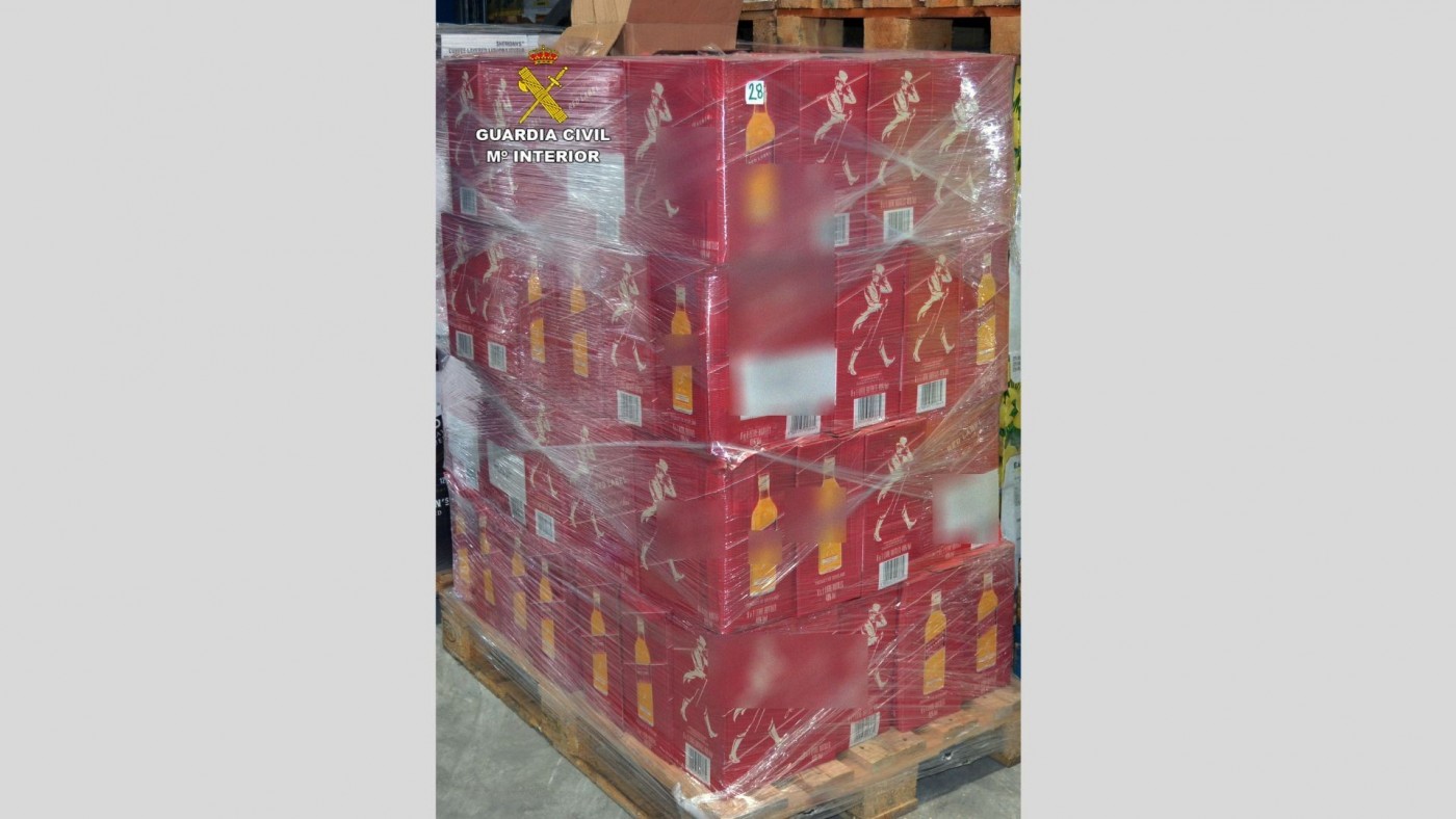 La Guardia Civil recupera 14.000 botellas de whisky y un camión robado en Cieza
