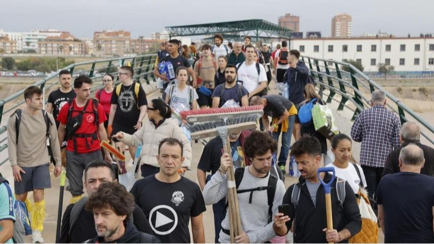 Miles de voluntarios para ayudar a los damnificados por las inundaciones de Valencia 