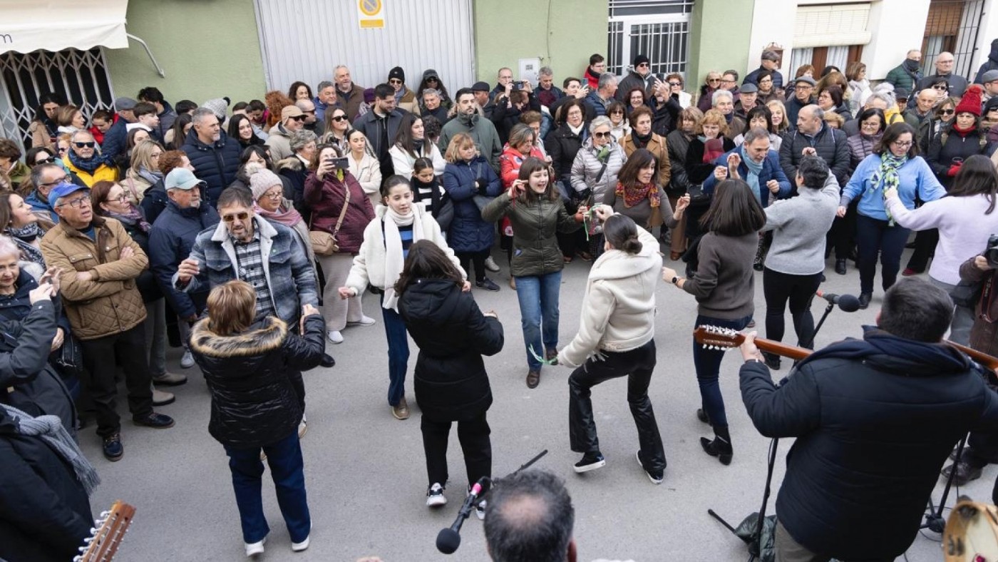 Música y baile en una jornada brillante en Barranda