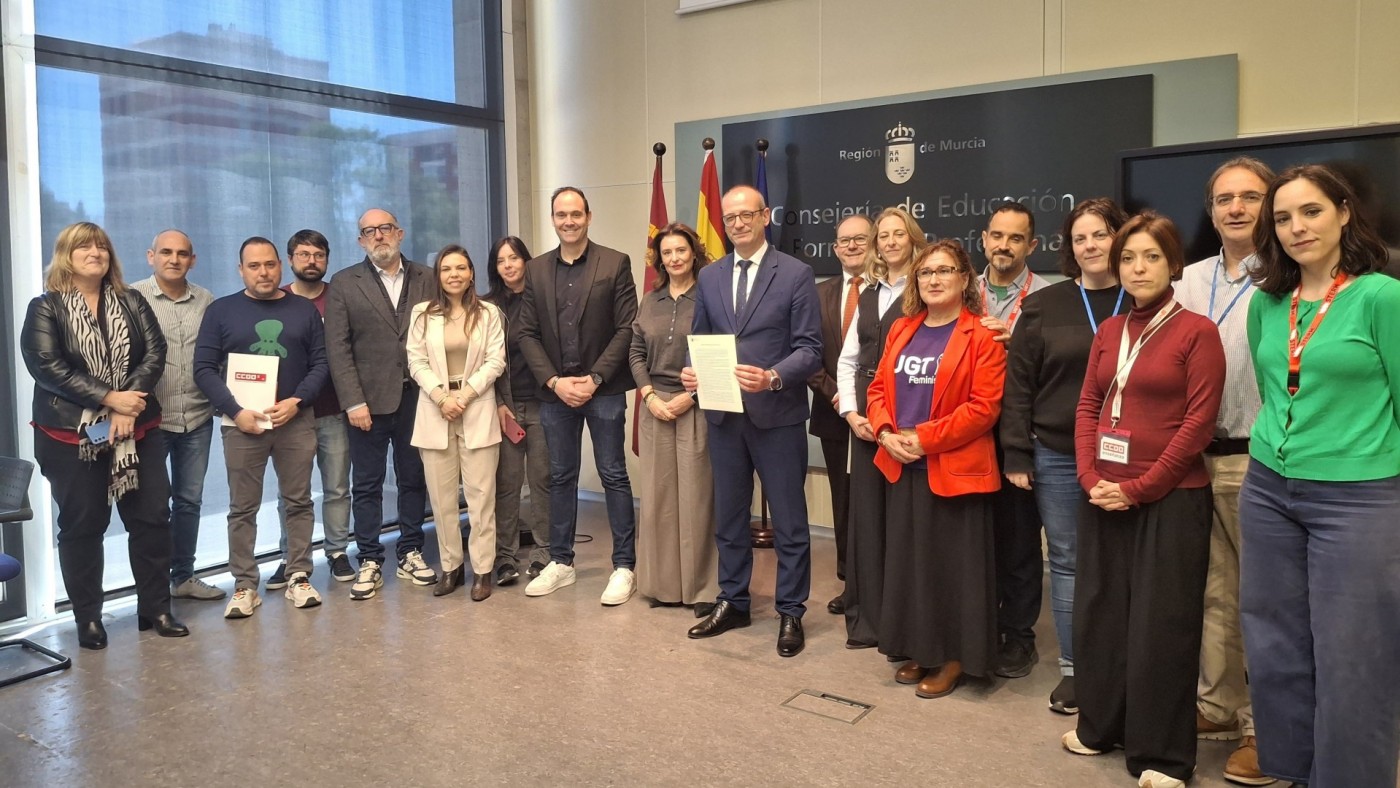 Educación y sindicatos sellan un acuerdo histórico para interinos