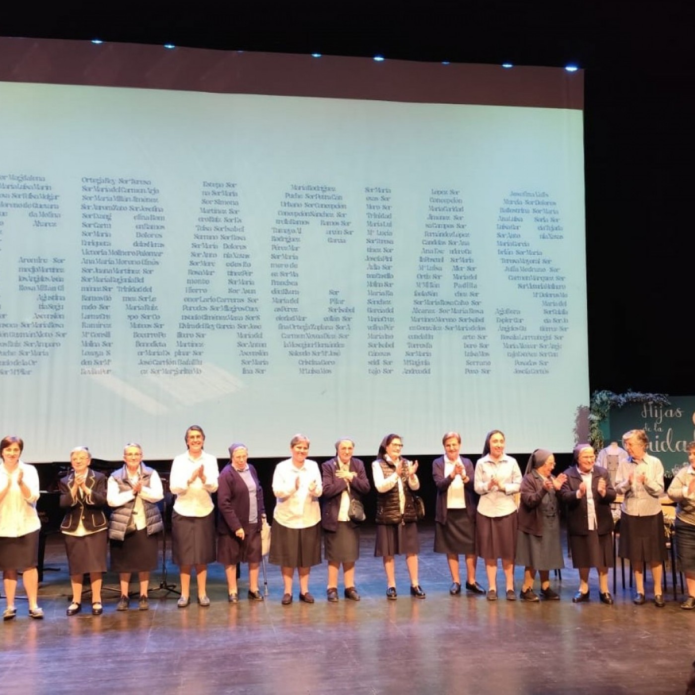 EL ROMPEOLAS T08C072 Águilas rinde un emotivo tributo a las Hijas de la Caridad en su despedida tras 85 años de servicio (17/05/2026) — EL ROMPEOLAS cover
