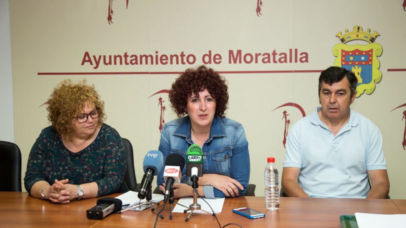 Candi Marín (centro imagen) en rueda de prensa