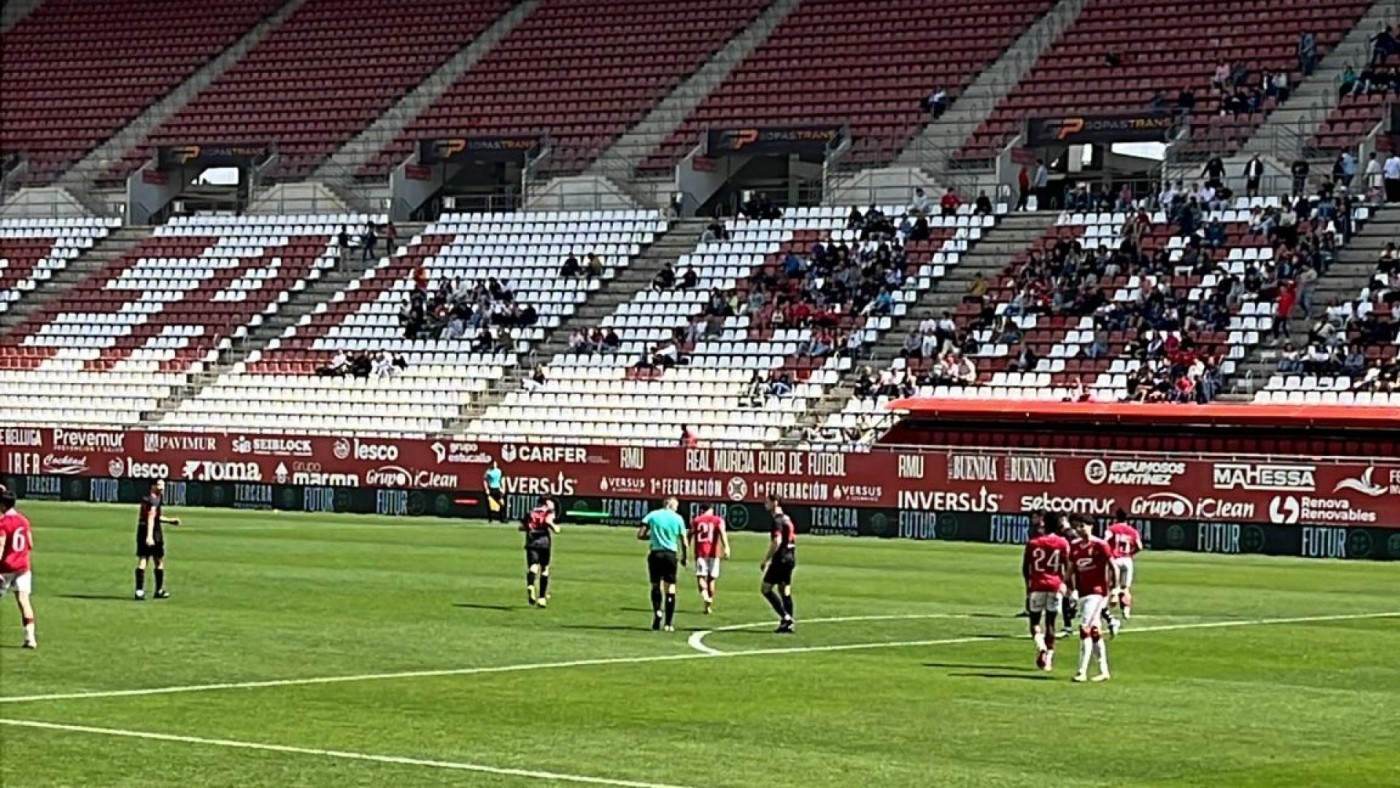El Olímpico de Totana saca los colores al filial grana (2-4)