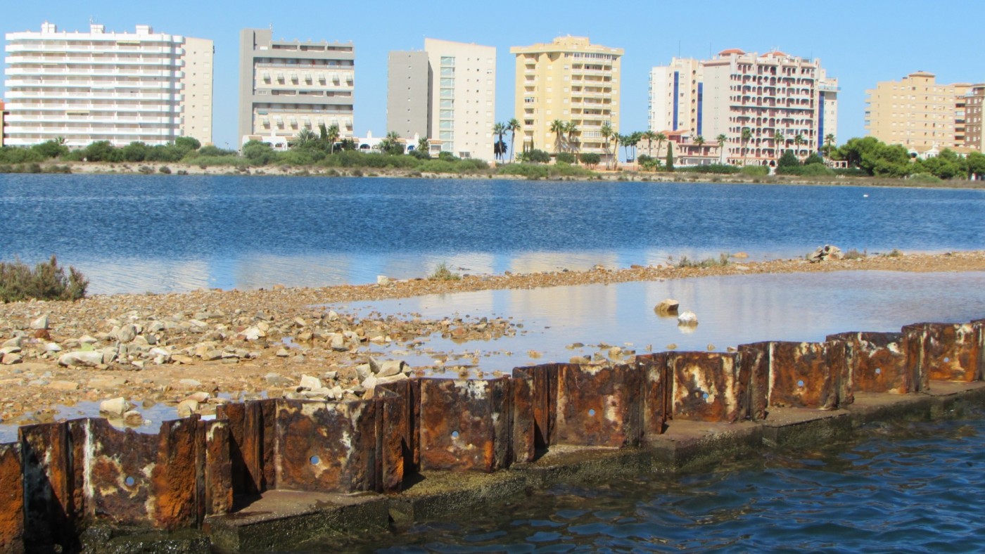 El Tribunal de Recursos Contractuales paraliza la licitación del desmantelamiento de Puerto Mayor