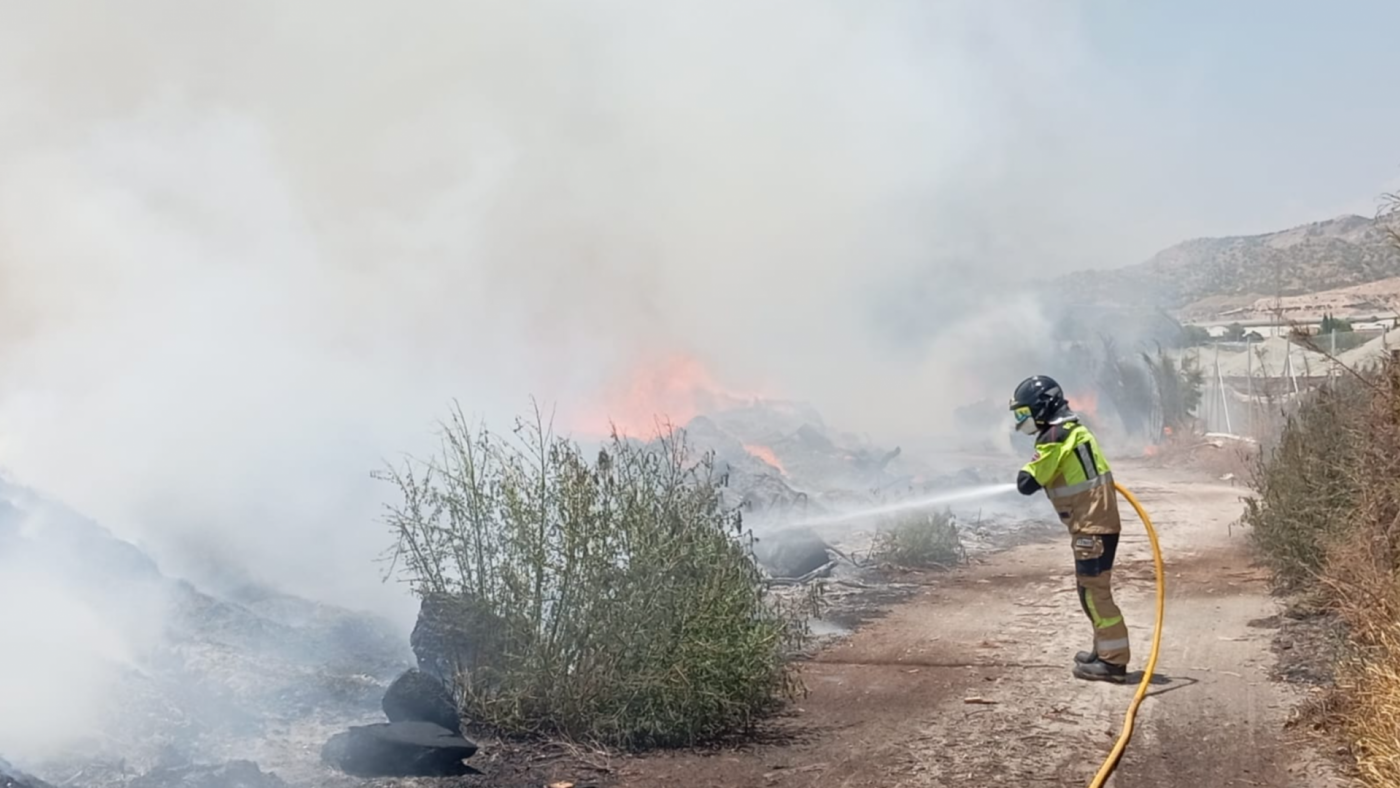 En los trabajos han participado un helicóptero y una brigada helitransportada.