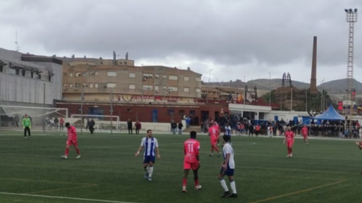 La Unión, líder, agua las pretensiones de La Minera (2-0)