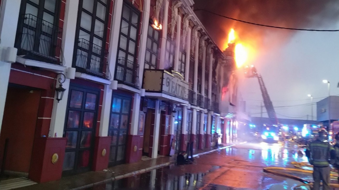 En libertad a la espera de comparecer ante el juez el encargado de una de las discotecas incendiadas