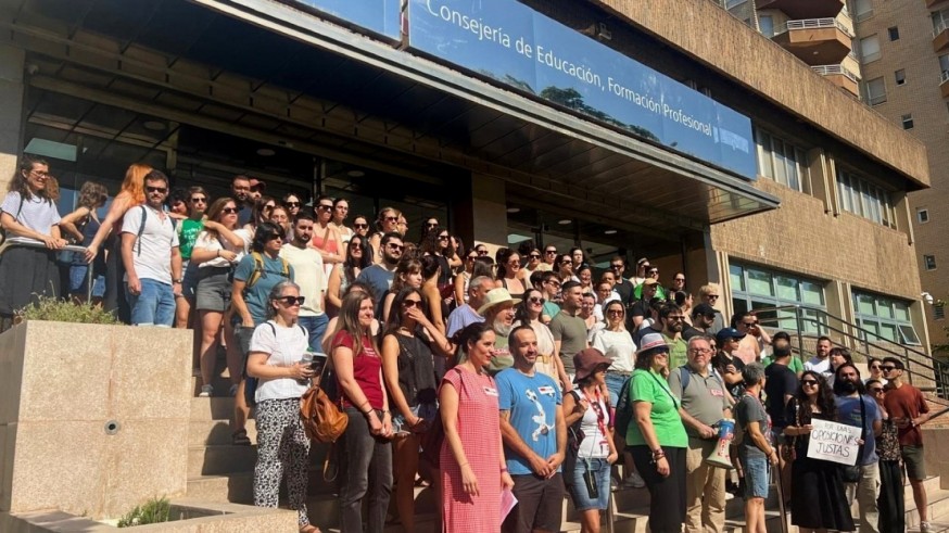 Hablamos con algunos de los opositores de Secundaria que protestan por los últimos exámenes