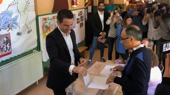 Teodoro García ha votado en Cieza.