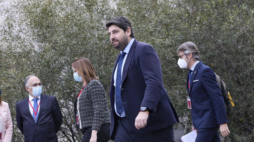 López Miras advierte sobre el Mar Menor: "O se actúa ya o habrá peces muertos en tres meses"