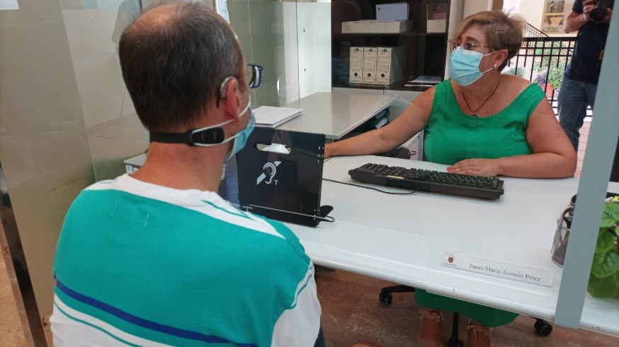TARDE ABIERTA. La Oficina de Registro de la CARM de Lorca mejora su atención a las personas con discapacidad auditiva
