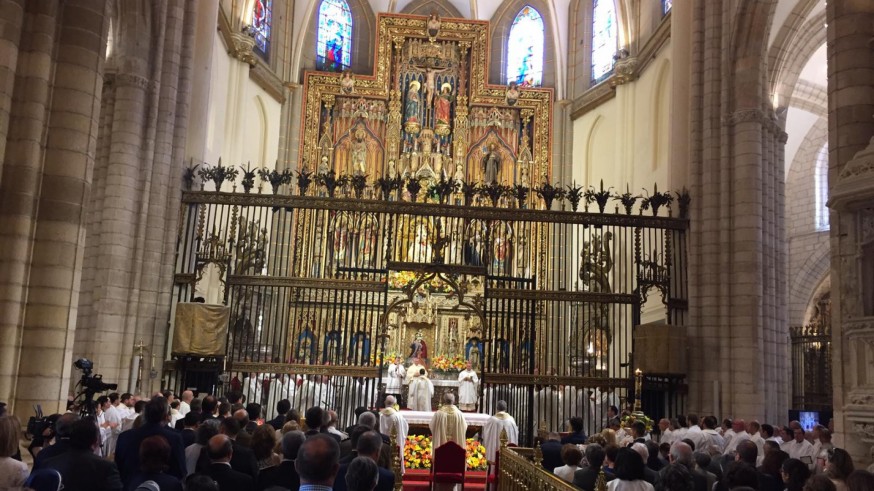 Imagen del interior de la Catedral de Murcia durante el acto de ordenación de Sebastián Chico