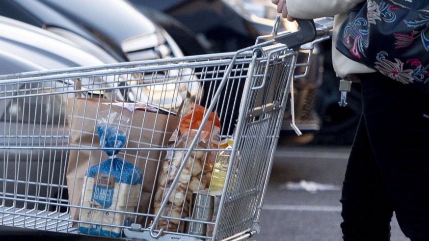 3 de cada 4 ciudadanos reduce el gasto en productos y servicios para hacer frente a la cesta de la compra