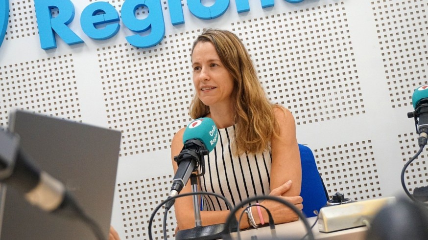 Con Laura Hernández hablamos de la asociación Por la Sonrisa de Elenita y de su hija Elena que tiene la enfermedad genética IRF2BPL