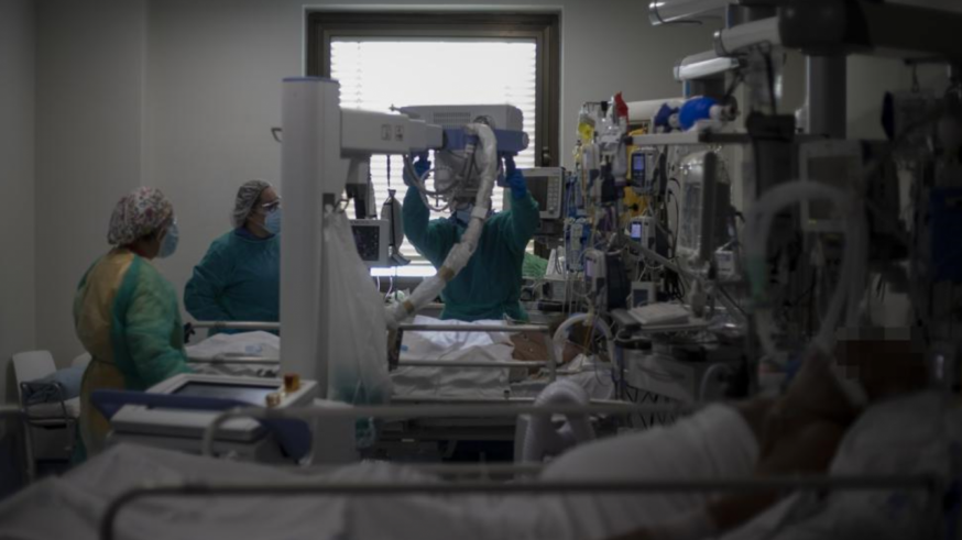 UCI dedicada a enfermos de coronavirus del hospital Ramón y Cajal, en Madrid. EDUARDO PARRA / EUROPA PRESS