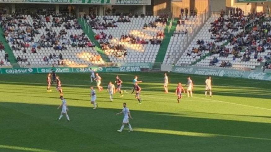 El Yeclano cae 2-1 ante el Córdoba tras un penalti dudoso