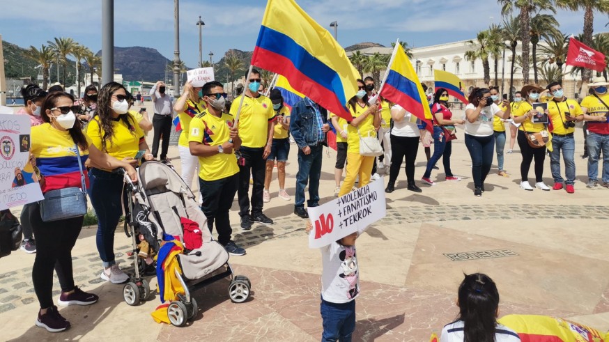 Concentración de colombianos en Cartagena para pedir ayuda internacional 
