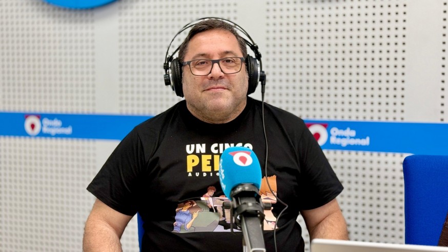 "Un Cinco Pelao": Un podcast que revive el espíritu universitario de los 90