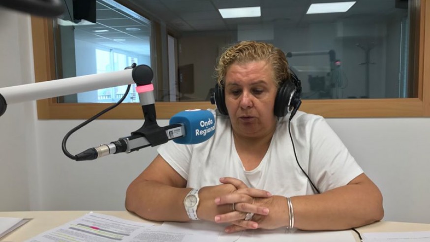María Luisa Martínez en los estudios de Onda Regional en Cartagena