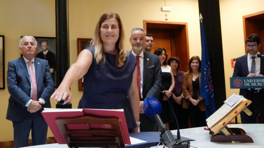 Salud mental, los problemas de convivencia y el uso de la IA, prioridades para la nueva defensora de la UMU