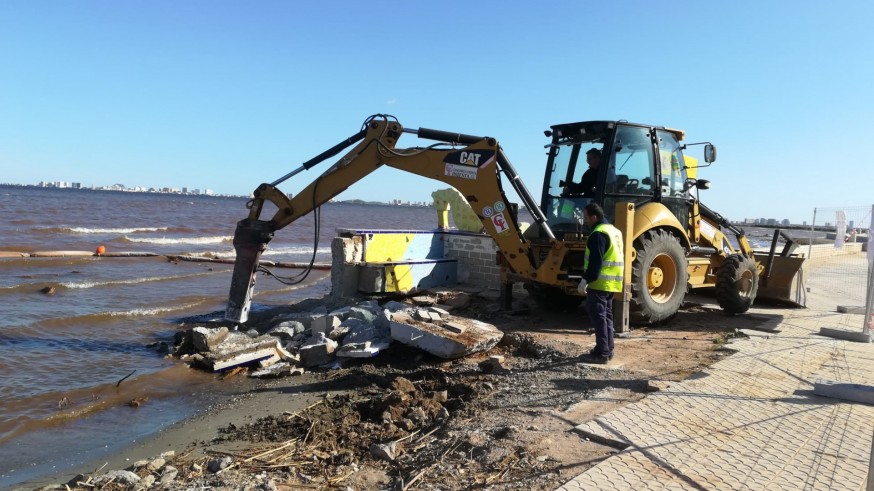 Obras de reparación de la playa en Los Nietos
