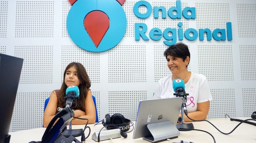 En el Día contra el Cáncer de Mama, conversamos con Catiana Martínez, presidenta de Amiga Murcia, y su hija Mara Bastida
