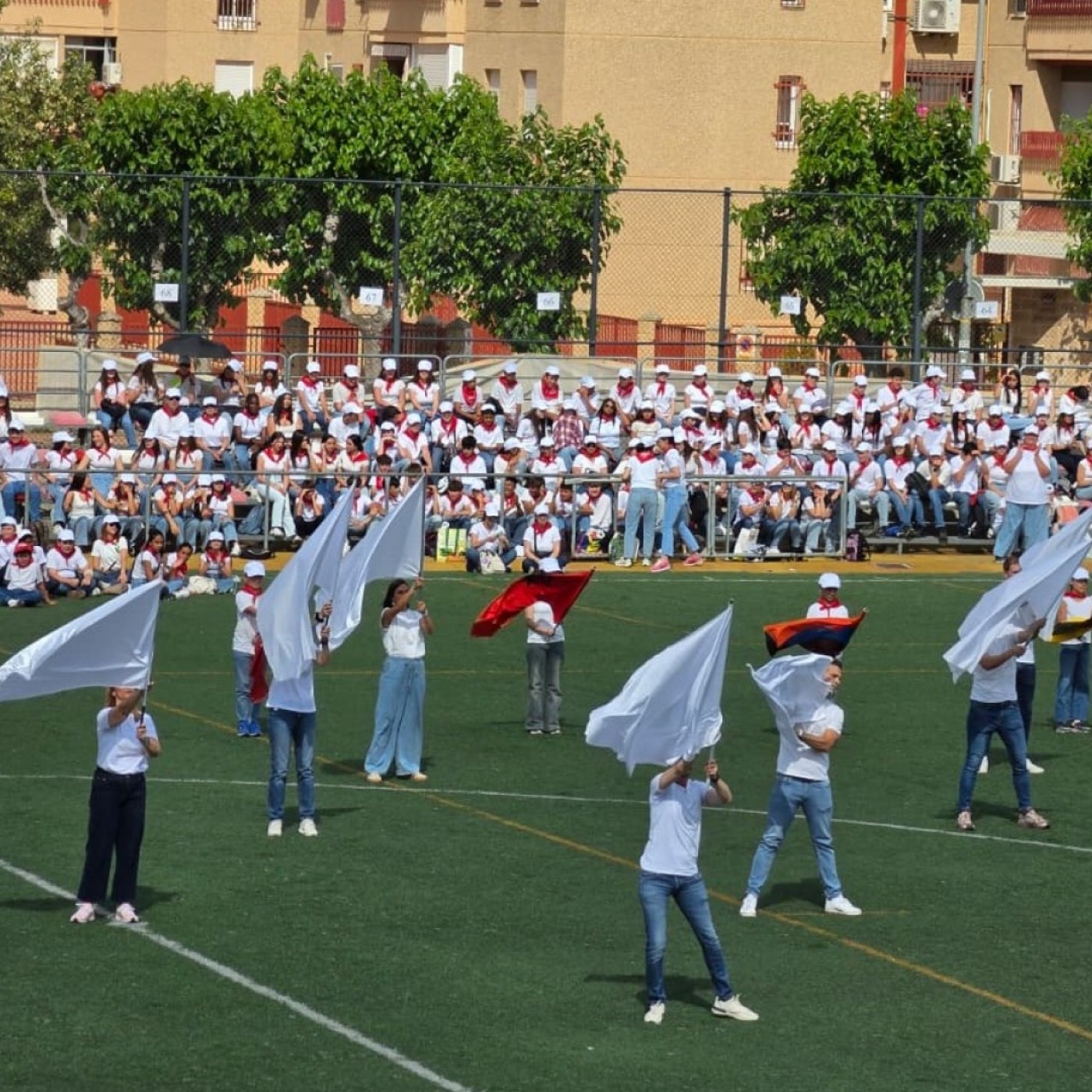 EL MIRADOR T06C177 Miles de alumnos de la Región participan hoy en el IX Encuentro Regional de Danzas del Mundo "Danzando por la Paz" (15/05/2026) episode artwork