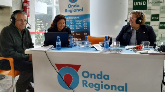 Miguel Massotti y Marta Ferrero con María Luisa Martínez de UNED Cartagena