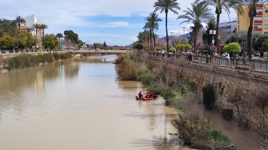 Se reanudan las labores de búsqueda de la persona desaparecida en el río Segura en Murcia 
