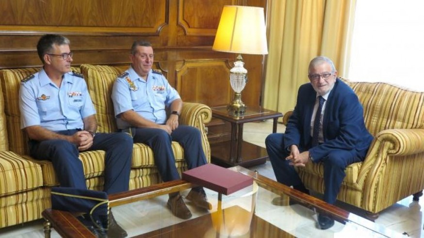 El nuevo coronel jefe de la Base Aérea de Alcantarilla quiere mantener el "enorme prestigio" de esta institución