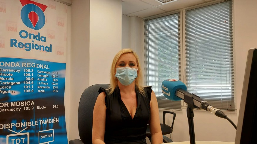 Olaya García-Nos en los estudios de Onda Regional en Cartagena