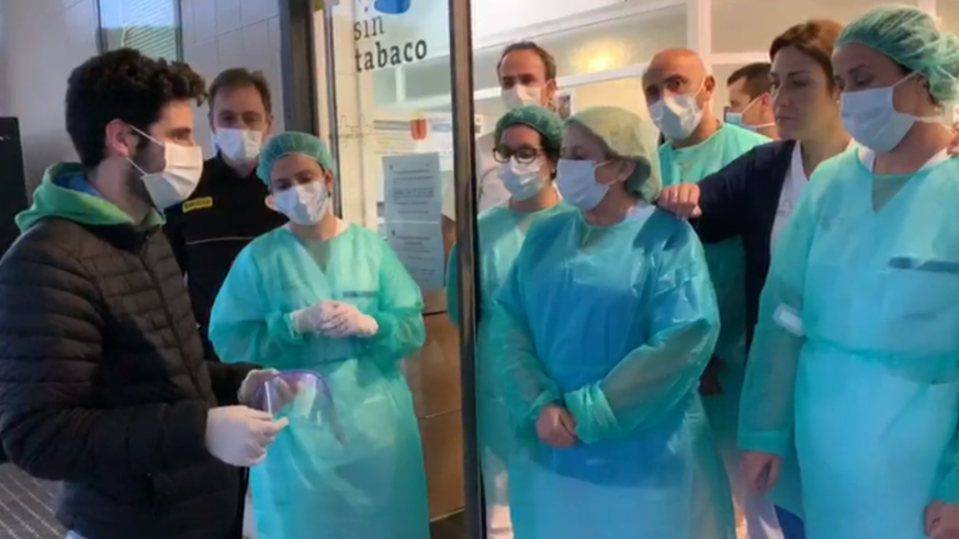 Jóvenes de Cieza se vuelcan en la fabricación de mascarillas para sanitarios y agentes del orden   
