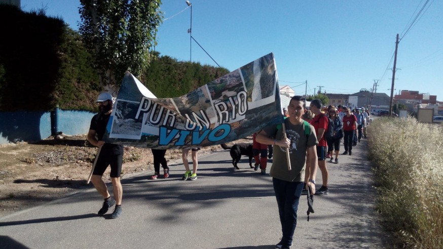 Participantes en la Marcha por el Río Mula