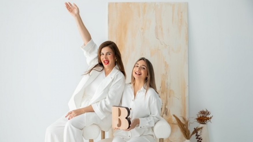 Premios Brilla y Mira qué Plan de las creadoras de contenido Miriam Alegría y Anabel Hernández