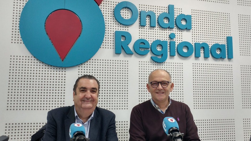 Gregorio González y Jose Antonio Sánchez, de la junta directiva de la Agrupación Sardinera, en Onda Regional
