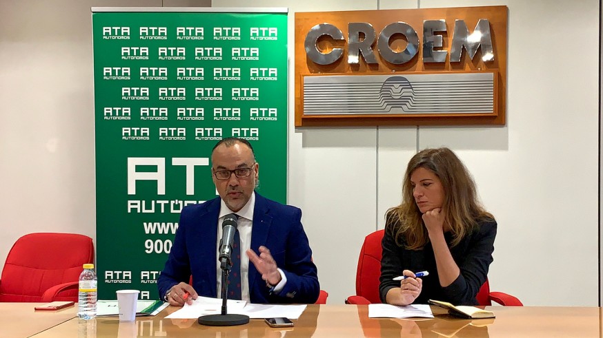 Francisco Casado y Celia Ferrero durante la presentación del barómetro. ASR.