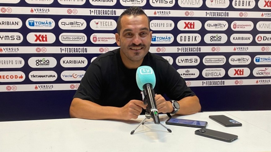 Adrián Hernández: "Disfrutemos de la visita del Madrid pero ganémosles el partido"