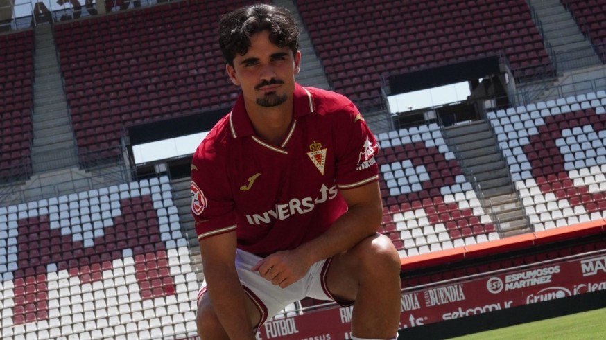Javi Mier: "Venir a un club grande como el Real Murcia no es bajar de categoría"