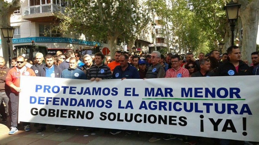Agricultores durante la manifestación celebrada el 5 de abril en la ciudad de Murcia
