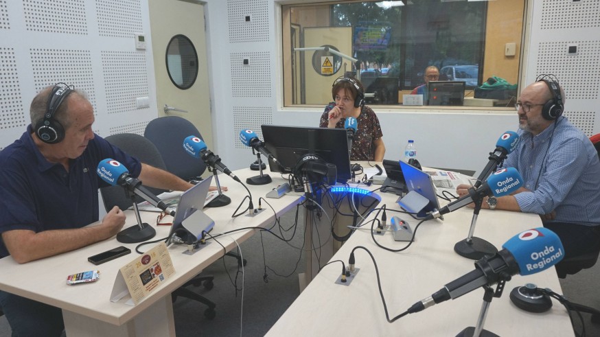 Tertulia en los estudios de Onda Regional