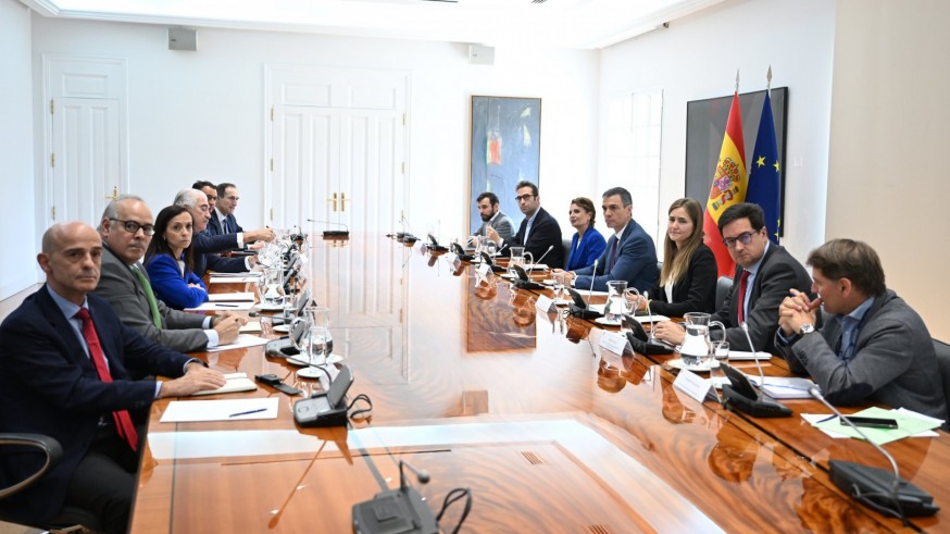 Sánchez pide a las eléctricas que colaboren con el Gobierno para aclarar la causa del apagón