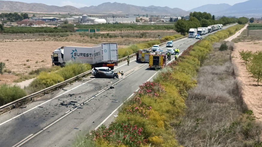 Un fallecido tras un choque frontal entre un turismo y un camión en Jumilla