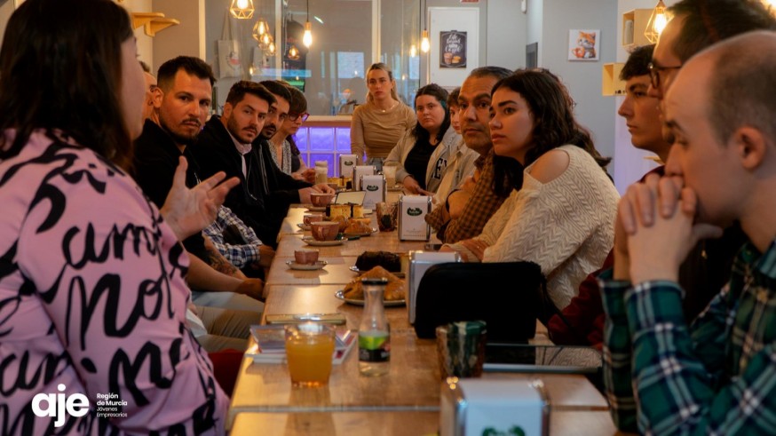 Jóvenes empresarios de AJE. ¡Otro supercafé!