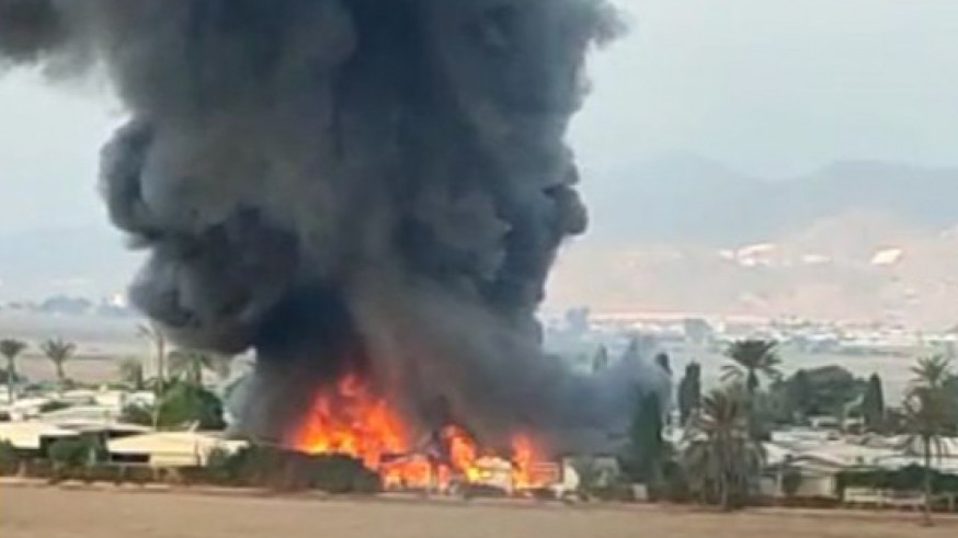Aparatoso incendio en el camping Villas Caravaning de La Manga